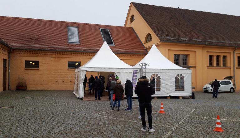 Die Landeshauptstadt Potsdam wird die Impfstelle Schinkelhalle Ende März schließen. Die Landeshauptstadt Potsdam wird die Impfstelle Schinkelhalle Ende März schließen.