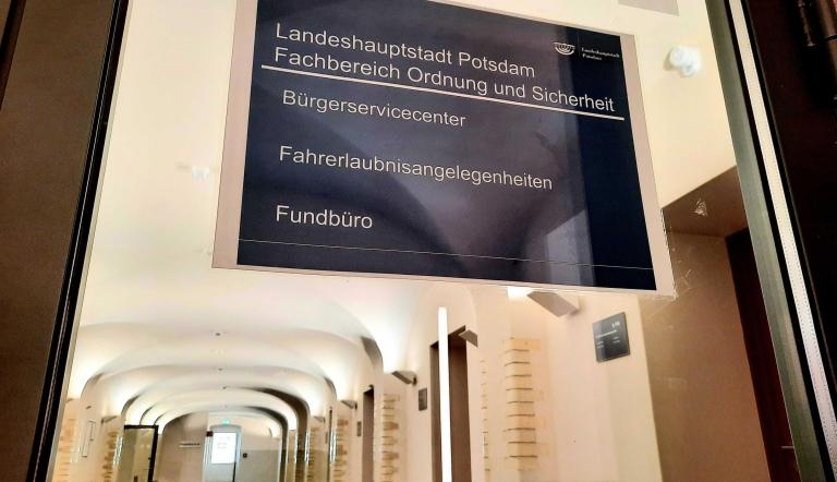 Service ohne Termine und mit digitaler Wartezeitangabe