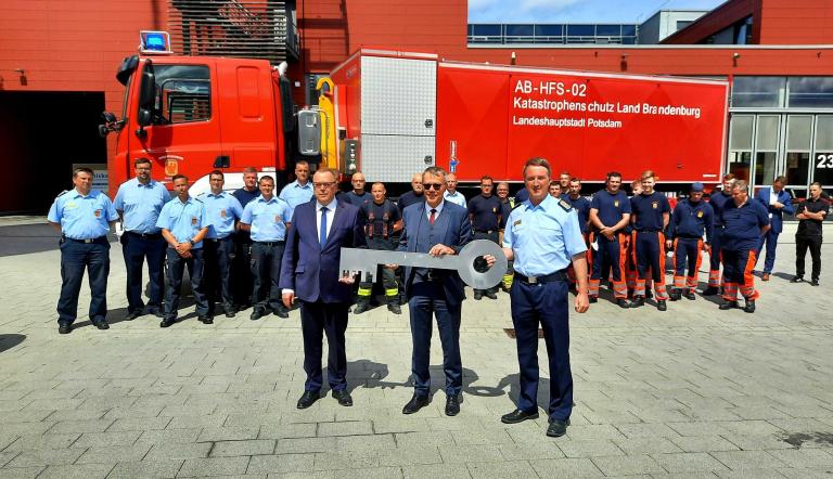 Wechselladerfahrzeug mit Hytrans-Fire-System für die Feuerwehr Potsdam. Wechselladerfahrzeug mit Hytrans-Fire-System für die Feuerwehr Potsdam.