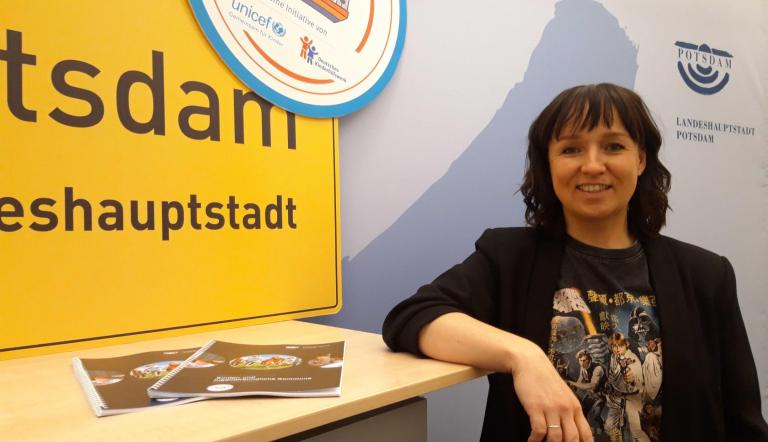 Kinder- und Jugendkoordinatorin Stefanie Buhr, stellt Abschlussbericht Aktionsplan kinder- und jugendfreundliche Kommune 2017 -2020 vor. Foto Landeshauptstadt Potsdam/ Juliane Güldner Kinder- und Jugendkoordinatorin Stefanie Buhr, stellt Abschlussbericht Aktionsplan kinder- und jugendfreundliche Kommune 2017 -2020 vor