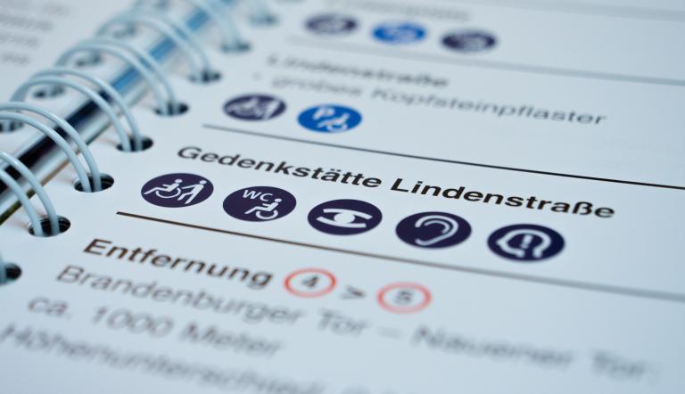 Ber Stadtführer beinhaltet Informationen zu den Sehenswürdigkeiten sowie Hinweisen zur deren Barrierefreiheit