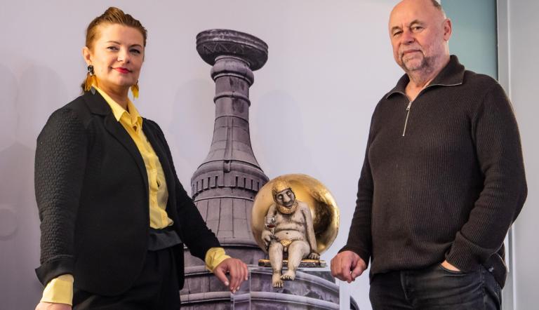‚weltallerdemensch‘ - Ausstellung im Potsdam Museum. Kuratorin Dr. Hendrikje Warmt und Künstler Rainer Sperl. ‚weltallerdemensch‘ - Ausstellung im Potsdam Museum. Kuratorin Dr. Hendrikje Warmt und Künstler Rainer Sperl.