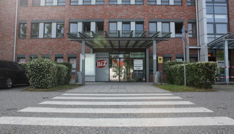 Erhöhte Sozialleistungen für Geflüchtete sowie verbesserter Zugang zum Arbeitsmarkt, zuständig für Erwerbstätige ist dann das Jobcenter . Foto Jobcenter Potsdam Erhöhte Sozialleistungen für Geflüchtete sowie verbesserter Zugang zum Arbeitsmarkt, zuständig für Erwerbstätige ist dann das Jobcenter