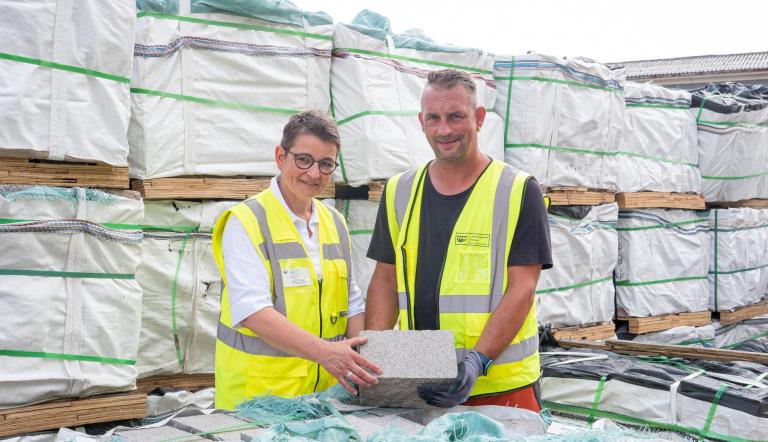 Neue Pflastersteine für die Brandenburger Straße 