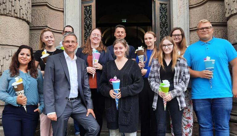 Die Landeshauptstadt freut sich über die neuen Azubis des 1. Lehrjahres 2022. Foto LHP/ Susanne Tockan Die Landeshauptstadt freut sich über die neuen Azubis des 1. Lehrjahres 2022