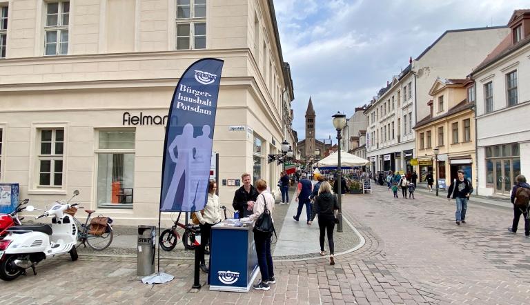 Infostand zum Potsdamer Bürgerhaushalt im Sommer Infostand zum Potsdamer Bürgerhaushalt im Sommer