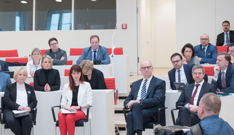 Gedenken anlässlich ein Jahr Krieg in der Ukraine: Ministerpräsident Dr. Dietmar Woidke und Oberbürgermeister Mike Schubert.