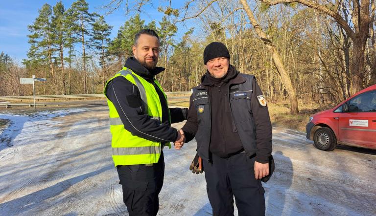Einsatzleiter Ordnungsamt Kai Lange mit Sprengmeister Mike Schwitzke. Einsatzleiter Ordnungsamt Kai Lange mit Sprengmeister Mike Schwitzke.