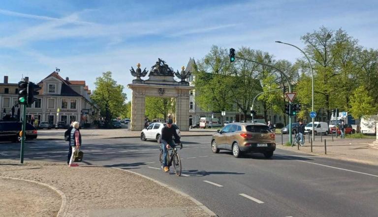 Verkehrsuntersuchungen in Kreuzungsbereichen. Verkehrsuntersuchungen in Kreuzungsbereichen.