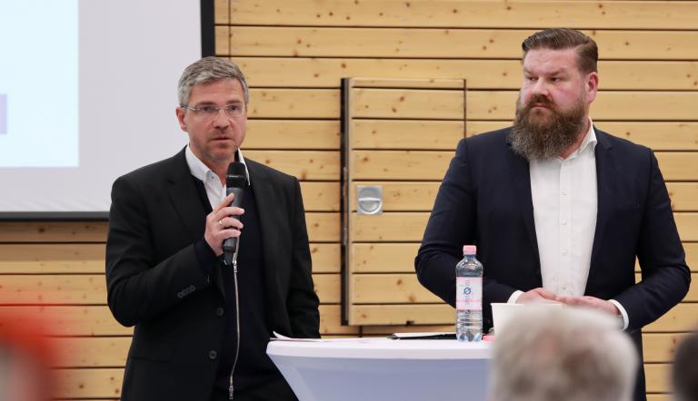 Oberbürgermeister Mike Schubert und Vertreter*innen der Verwaltung und ProPotsdam informierten über das Sonderbauprogramm. Foto: Olaf Gutowski