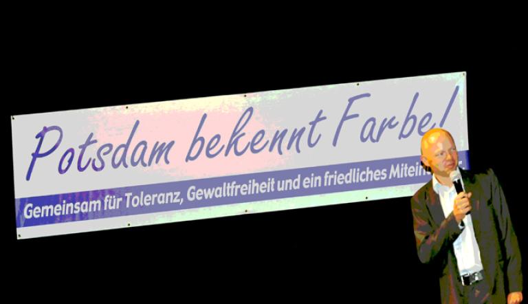 Der bekannte Fernsehjournalist Tim Jaeger moderierte die Veranstaltung zum wiederholten Mal