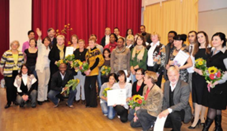  1. stellv.Vorsitzende der Stadtverordnetenversammlung hält die Laudatio für den 2. Preis.(© Peter Frenkel)