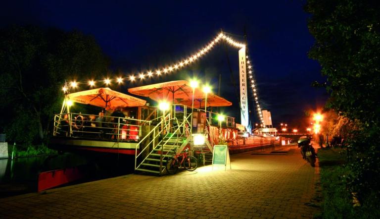 Theaterschiff Potsdam bei Nacht (© Theaterschiff Potsdam)