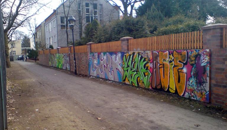 Graffiti Tafeln in Babelsberg, Plantagenplatz (© Archiv)