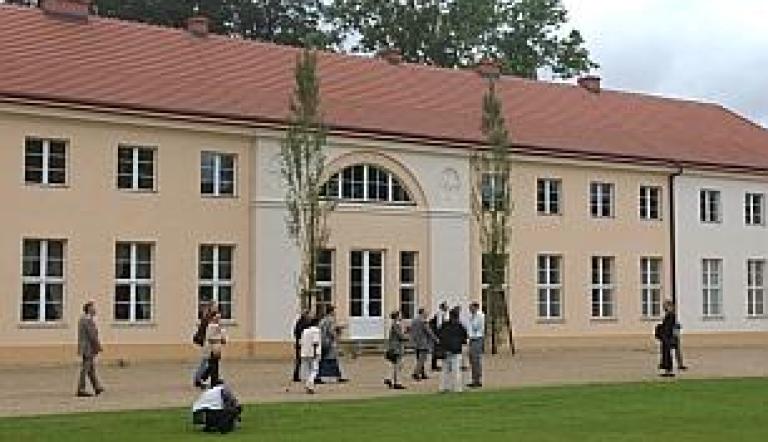 Nahezu 140 Guts- und Herrenhäuser existieren noch im Land Brandenburg. Hier das Schloss Paretz. (© Michael Hübner/Märkische Allgemeine)