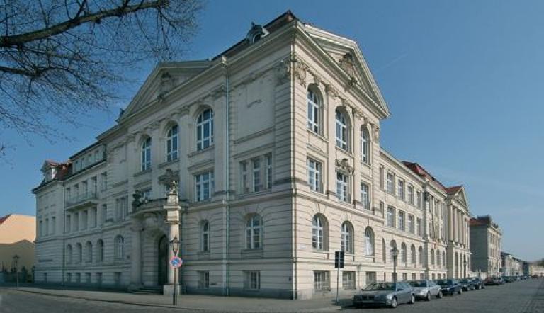 Einstein-Gymnasium Potsdam (© Landeshauptstadt Potsdam/Michael Lüder)