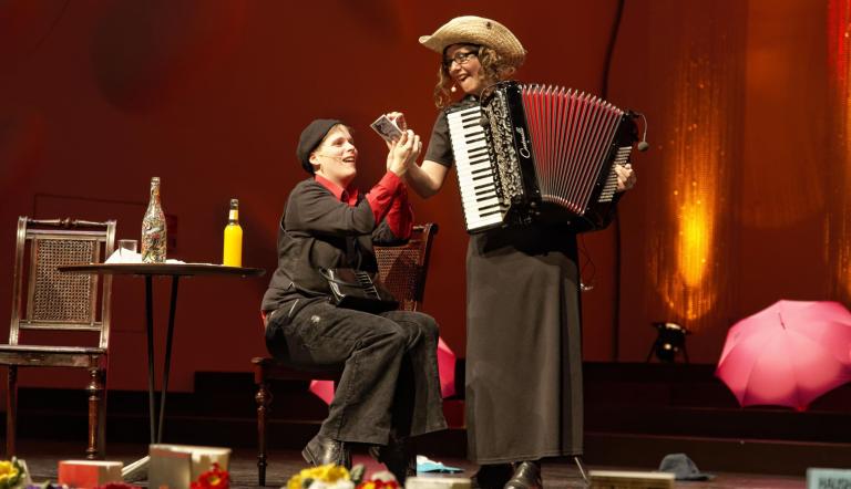 Tanja Buttenborg und Sunna Huygen ("Cat meets Kabarett") (© André Stiebitz)