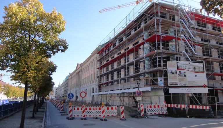 Baustelle Brockesches Palais und Neubebauung der beiden benachbarten, im Krieg zerstörten Stadthäuser an der Yorckstraße (Foto: Susanne Engelbrecht)