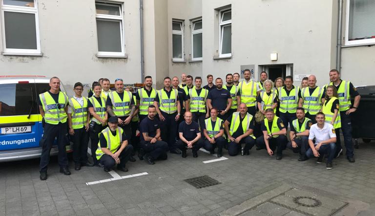 Die Teams zur Absicherung und Räumung des Sperrkreises sind bereits seit 5:30 Uhr vor Ort