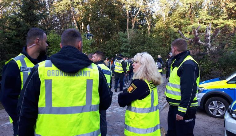 Die Mitarbeitenden für die Evakuierung und Absicherung des Sperrkreises wurden eingewiesen