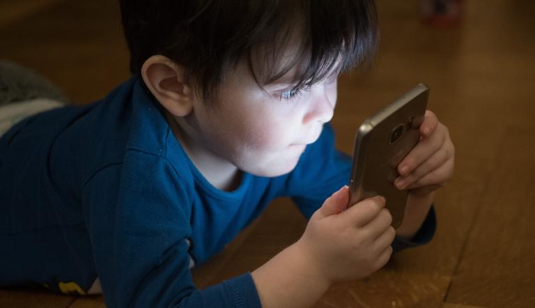 Kind am Smartphone, Kind am Smartphone,