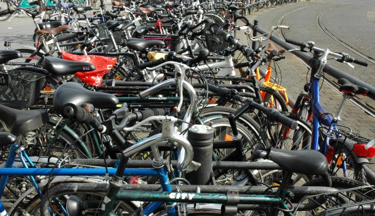 Überfüllte Fahrradständer