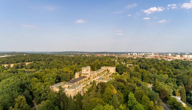 Orangerieschloss am Park Sanssouci Das Foto zeigt eine Luftaufnahme vom Orangerieschloss.