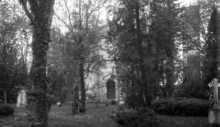 Das Bild zeigt die dem Friedhof zugewandte Seite der Dorfkirche Bornstedt im Jahr 1916.