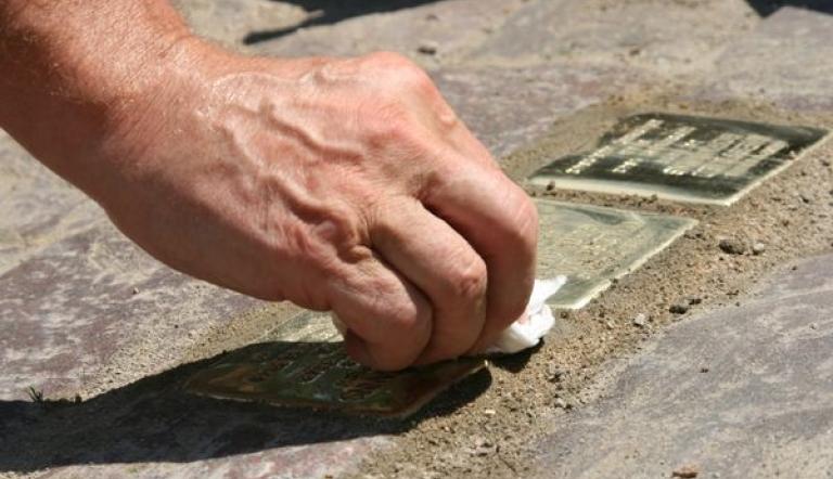 Stolpersteinverlegung 2008, Foto: Gregor Peetz