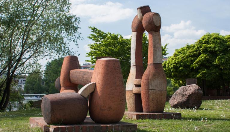 Stehender und Liegender Torso (© Dirk Alexander Schermer)