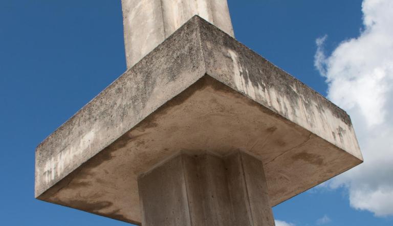 Betonstele (© Dirk Alexander Schermer)