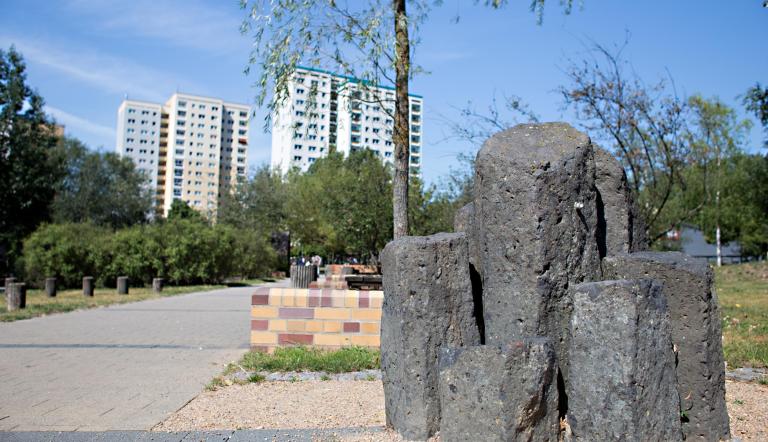 Brunnen und Schlaatzer Welle mit Torbogen (© Dirk Alexander Schermer)