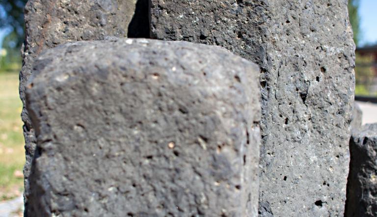 Brunnen und Schlaatzer Welle mit Torbogen (© Dirk Alexander Schermer)