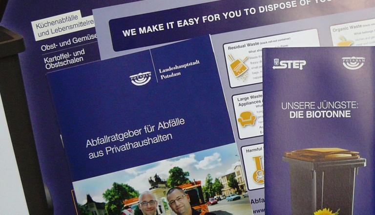 Informationsmaterialien zum Thema Abfall Foto von Informationsmaterialien