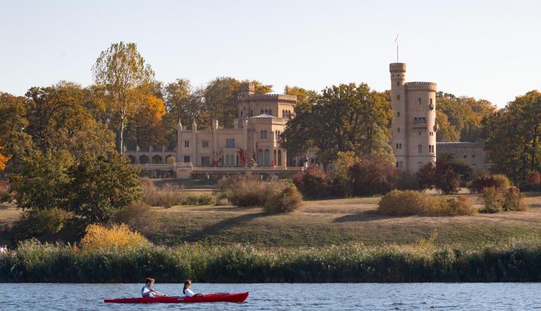 Kanu vor Schloss Babelsberg (C) PMSG_André_Stiebitz