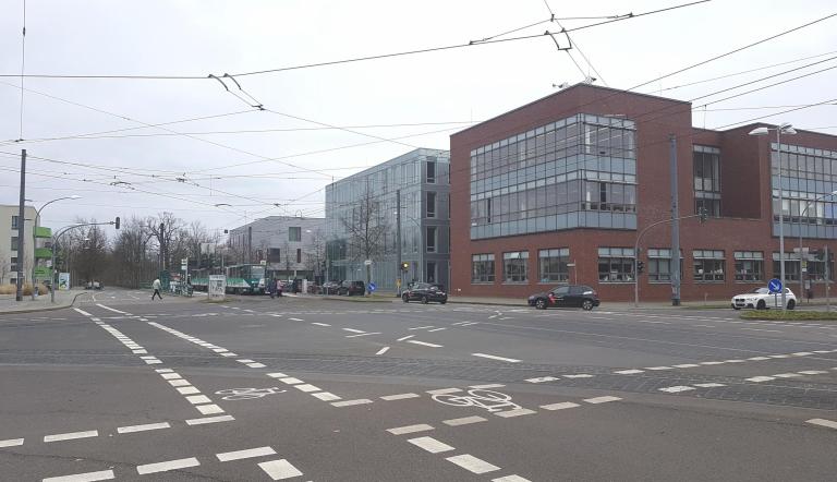 Testkreuzung Kiepenheuerallee/Georg-Hermann-Allee. Testkreuzung Kiepenheuerallee/Georg-Hermann-Allee.