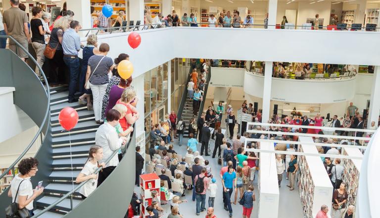 Im Innern der Stadt- und Landesbibliothek Im Innern der Stadt- und Landesbibliothek