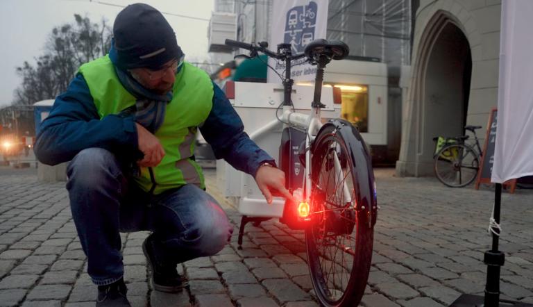 Aktion „FahrRad-Licht“ am 15. November als Teil der landesweiten Tage der Sichtbarkeit. Aktion „FahrRad-Licht“ am 15. November als Teil der landesweiten Tage der Sichtbarkeit.