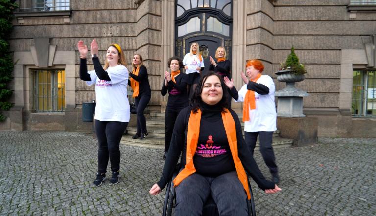 Das Gleichstellungsbüro tanzt für One Billion Rising. Das Gleichstellungsbüro tanzt für One Billion Rising.