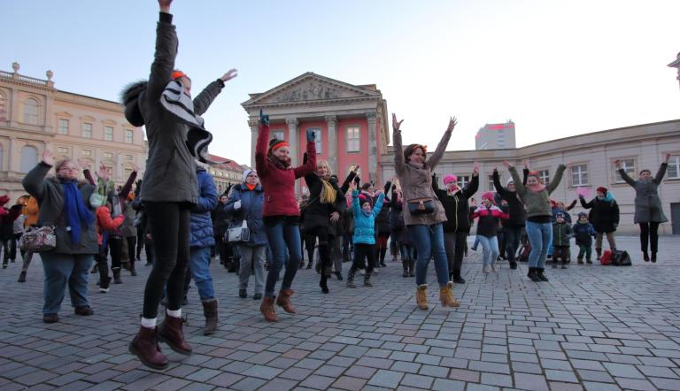 One Billion Rising vor dem Landtag One Billion Rising vor dem Landtag