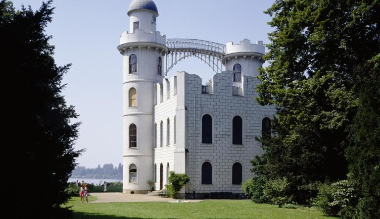 Das Schloss auf der Pfaueninsel.