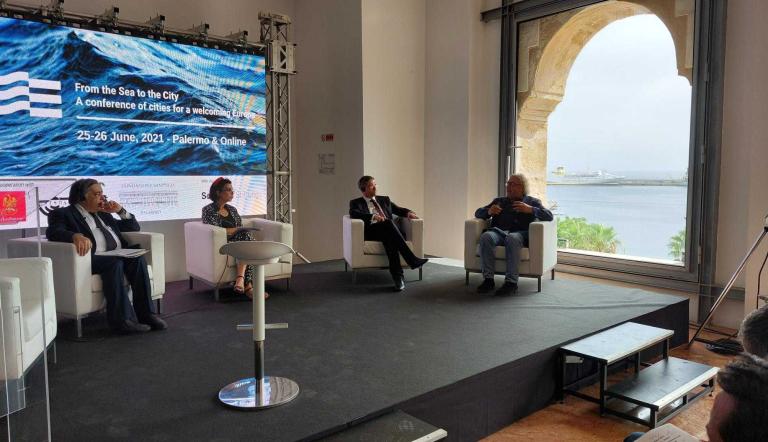 Internationale Konferenz der Städte Sicherer Häfen in Palermo mit OBM Mike Schubert (2.v.r.) und Leoluca Orlando aus Palermo (l.).