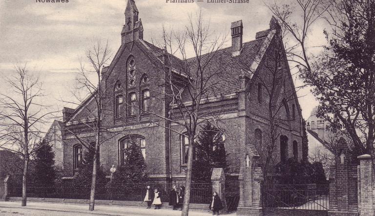 Lutherstraße 1 (Bildquelle: Historische Postkartenansicht J. Goldiner, Potsdam Museum)