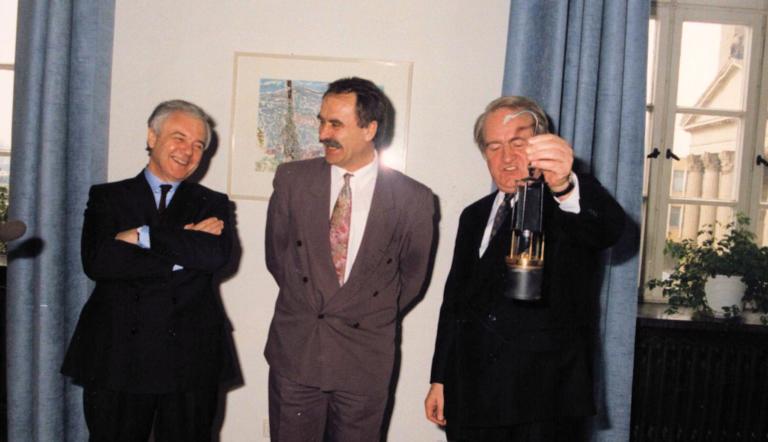 Der damalige Oberbürgermeister Dr. Horst Gramlich zwischen Manfred Stolpe und Johannes Rau im Jahr 1992. Foto Presseamt LHP/1992 Der damalige Oberbürgermeister Dr. Horst Gramlich zwischen Manfred Stolpe und Johannes Rau im Jahr 1992. Foto Presseamt LHP/1992