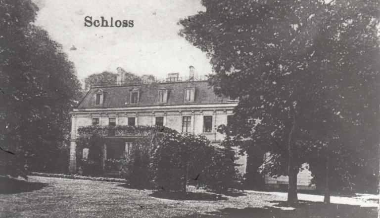 Die Postkarte zeigt das Schloss Marquardt um 1900.