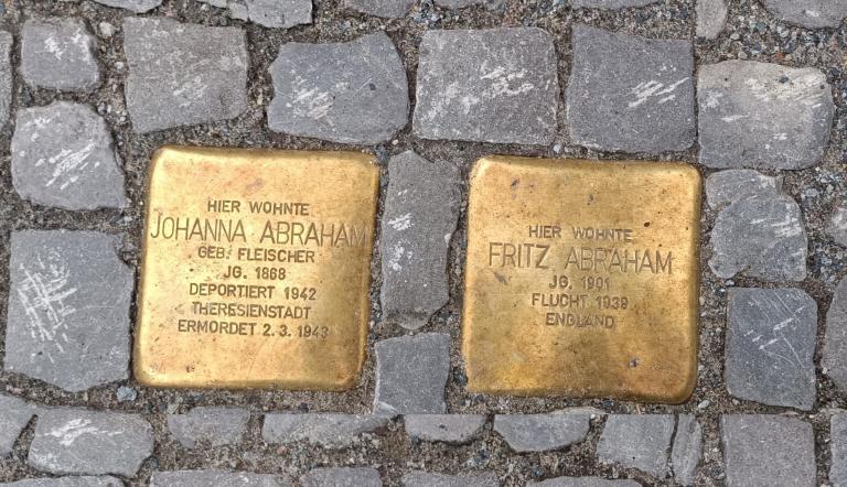 Stolpersteine für Fritz und Johanna Abraham Das Foto zeigt die Stolpersteine für Fritz und Johanna Abraham.