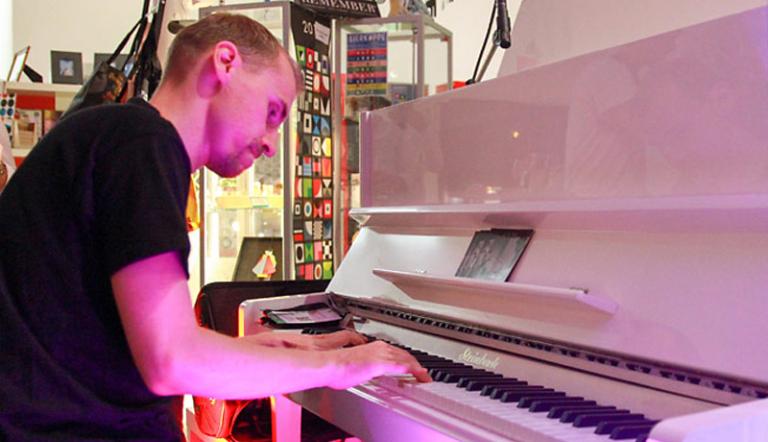 Foto: museum Fluxus+, Lizenz: rotschwarz design