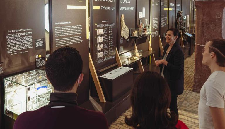 Führung in der Brandenburg.Ausstellung, Foto: BKG / N. Redlich, Lizenz: BKG / N. Redlich