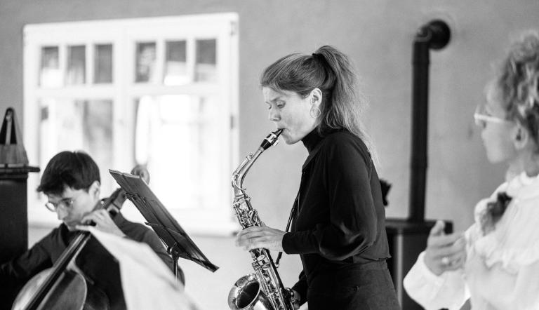 Saxophonistin, Foto: Eric Gross, Lizenz: Klingendes Gut GbR