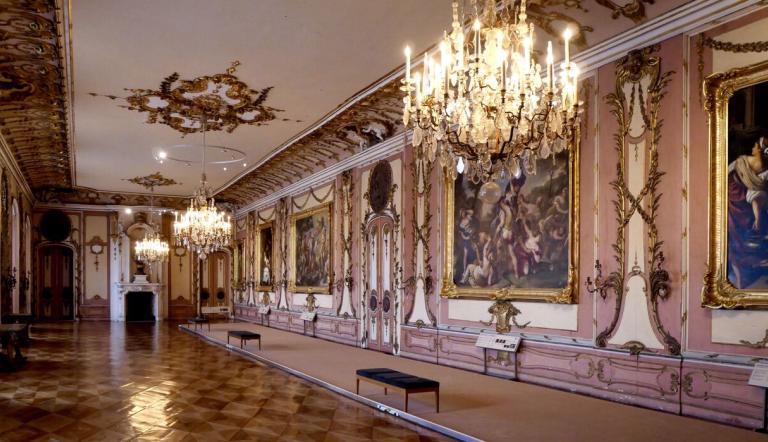 Obere Galerie im Neuen Palais, Blick auf die Gemälde, Foto: Nicole Romberg, Lizenz: SPSG